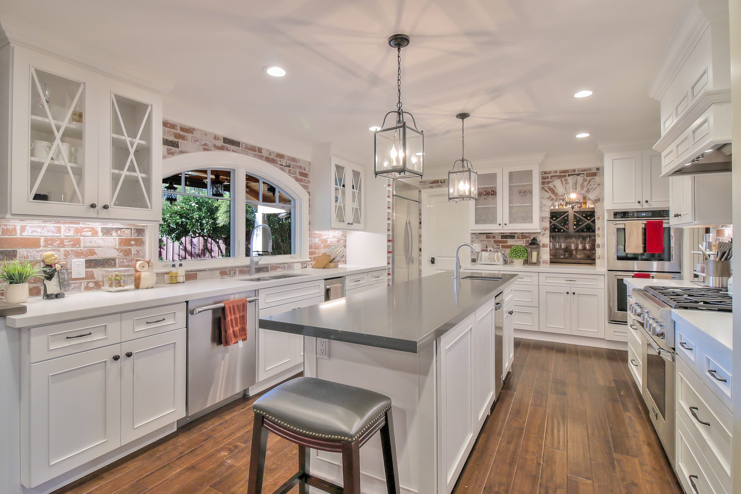 Residential · Kitchen & wine room